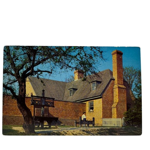 Williamsburg Va Public Gaol Postcard Vintage 18th Century Historic Building - Picture 1 of 2